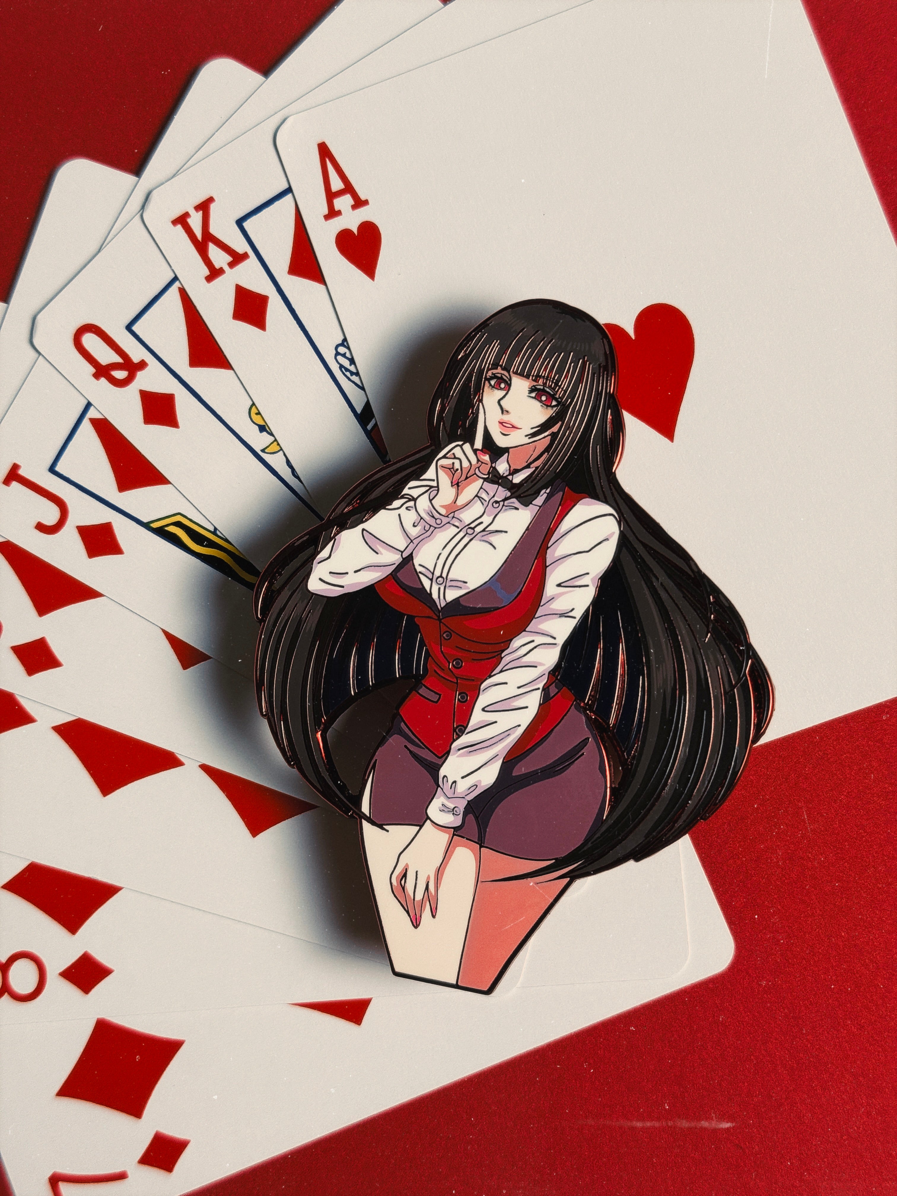 IN HAND: gambling queen