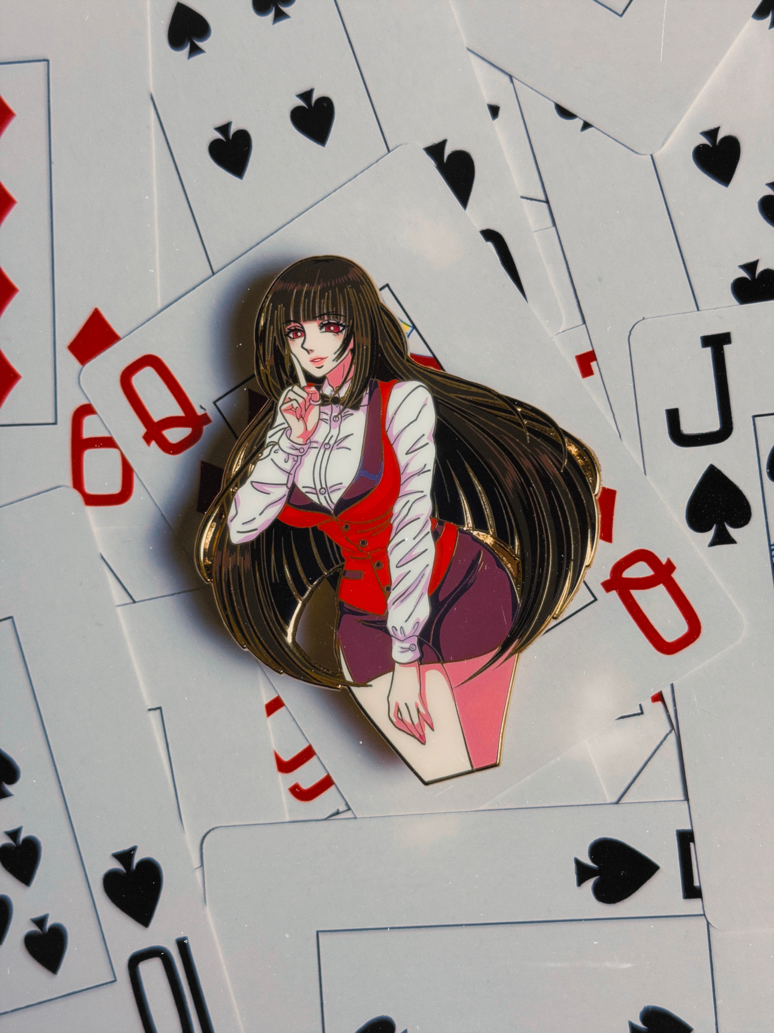 IN HAND: gambling queen